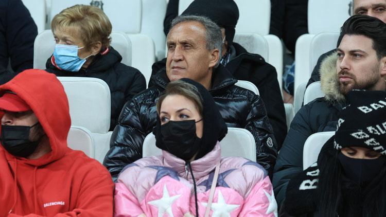 Cenk Tosunun babası, Beşiktaş maçını izledi Transfer...
