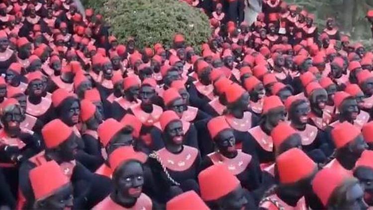 Tepkilere aldırmadılar: İspanyollar yıllık Üç Kral geçit töreni için yüzlerini siyaha boyayacak