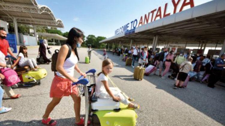 9 milyon turist Antalya’yı seçti