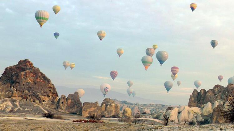 2022’nin ilk güneşi havada karşılandı