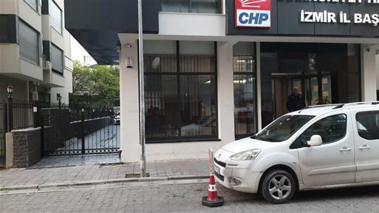 CHP İzmir İl Başkanlığı binasına ırkçı yazı