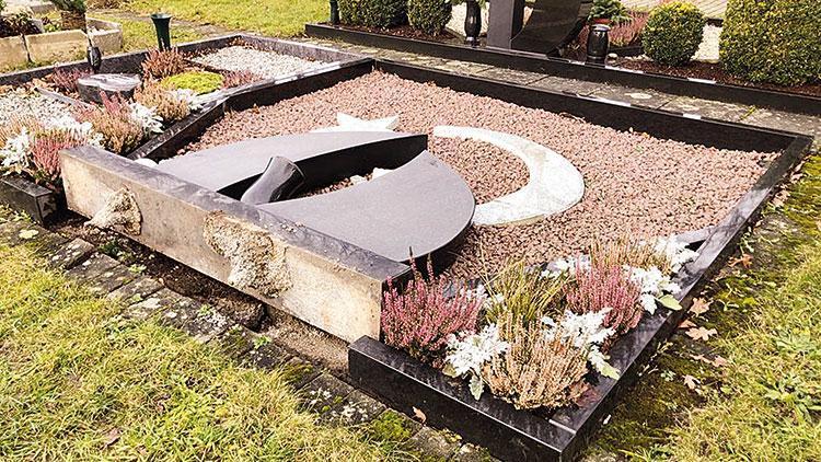 Almanyada çirkin olay Müslüman mezarlığı tahrip edildi