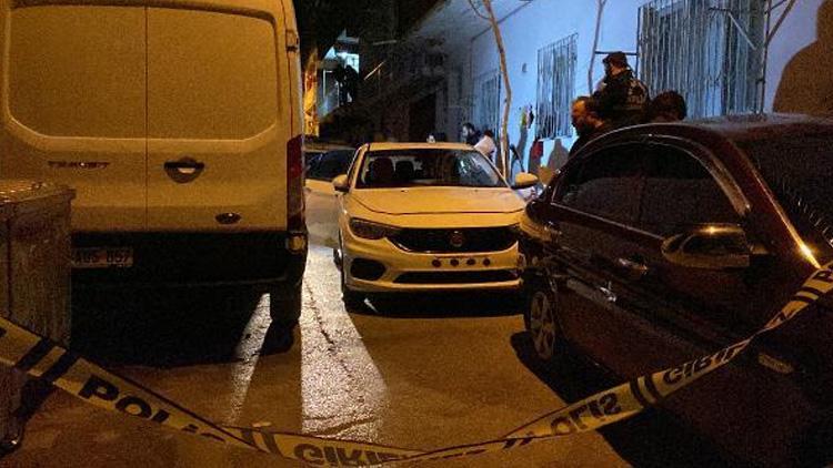 İzmirde korkunç olay: Otomobil içinde yüzü bezle sarılmış ceset bulundu