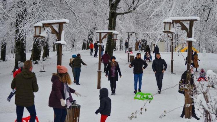 Doğu Karadenizde 217 köy yolu kardan kapandı, 5 ilçede okullar tatil edildi Mahsur kalanlar kurtarıldı