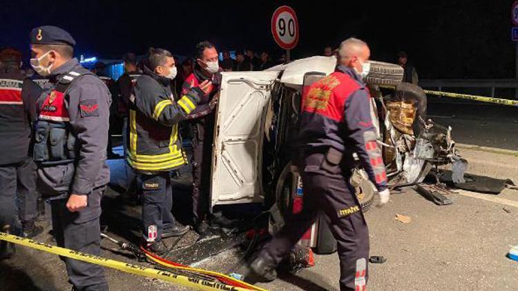Aydında feci kaza Otomobil TIRa arkadan çarptı: 2 ölü, 3 yaralı