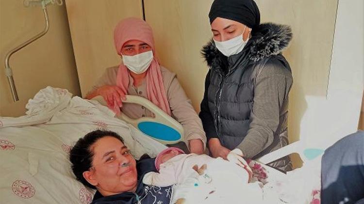 Bebeğini göremeden entübe edilmişti... Nuray öğretmenden aşı çağrısı