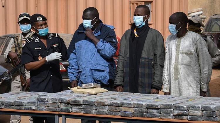 Nijerde belediye başkanının arabasında 214 kilo kokain bulundu