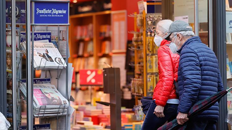 Almanya’da Covid-19 vaka sayısı 64 bine ulaştı