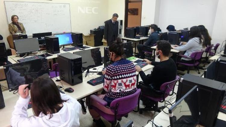 Anamurda öğrenciler yeni nesil bilgisayarlarla eğitim alıyor