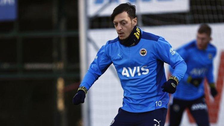 Fenerbahçede Mesut Özil takımla çalıştı