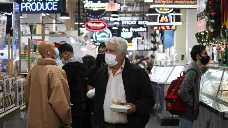 Kaliforniya’da kapalı mekanlarda maske takma zorunluluğu bir ay daha uzatıldı