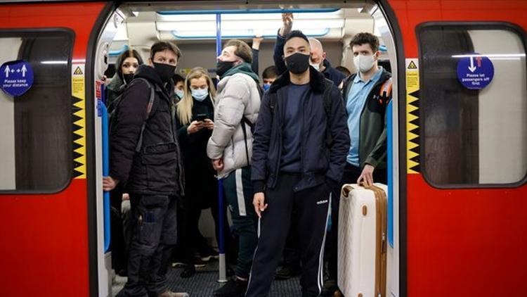Londra metrosunda sıkı maske denetimi