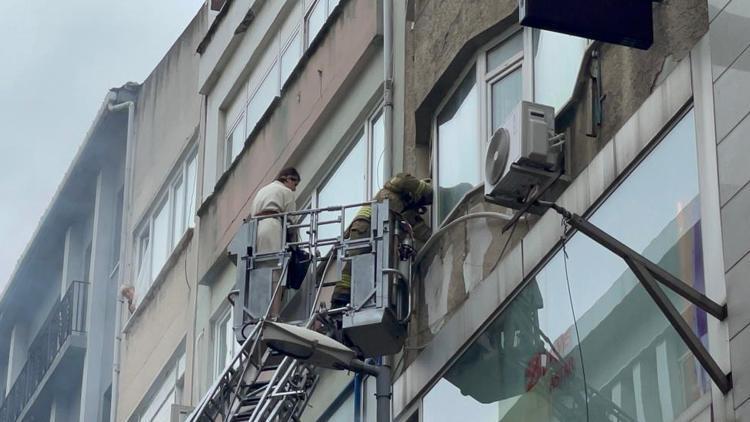 Son dakika... Şişlide kumaş deposunda yangın