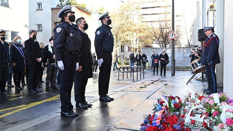 Paris’te Charlie Hebdo terör saldırısı kurbanları anıldı