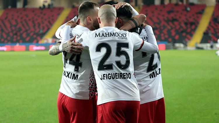 Gaziantep FKda Fatih Karagümrük maçı öncesi 5 futbolcunun Covid-19 testi pozitif çıktı