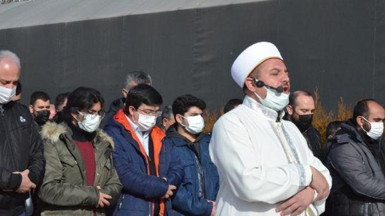 Aile hekimi Nuray Sevim koronavirüse yenildi Gözyaşlarıyla toprağa verildi