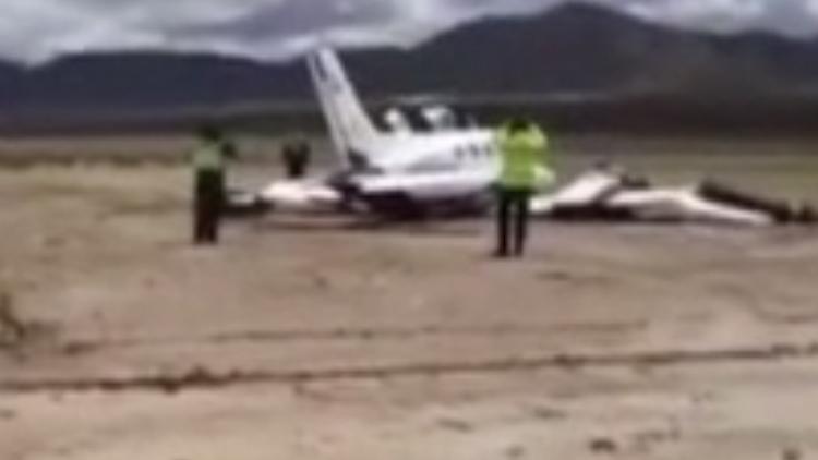 Bolivya’da arıza yapan uçak boş araziye acil iniş yaptı: 4 yaralı