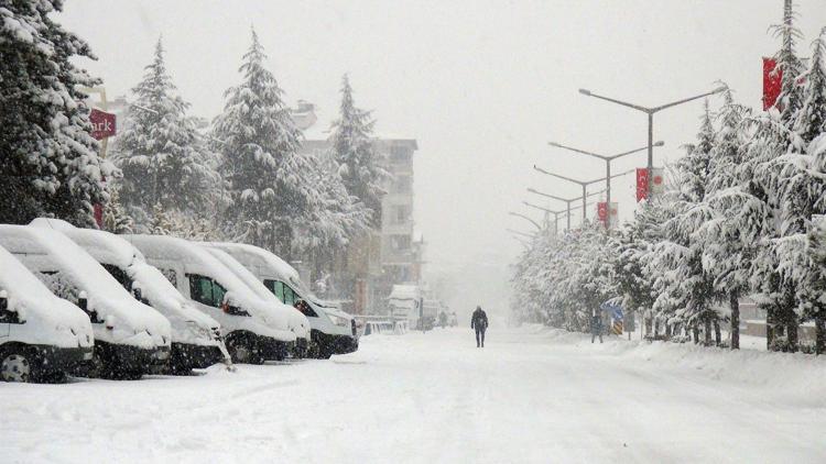 Bitlis’te eğitime kar engelli