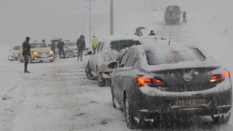 Muşta 261 köy yolu ulaşıma kapandı