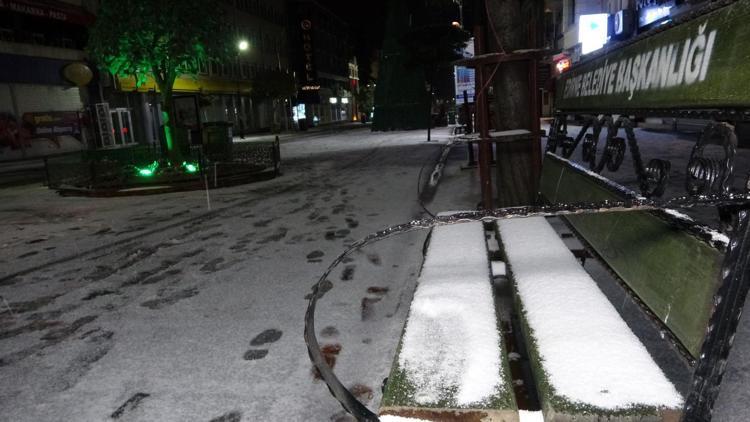 Edirnede kar kenti beyaza bürüdü