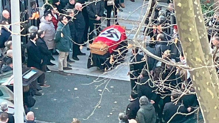 İtalya’da Nazi bayraklı cenaze törenine soruşturma