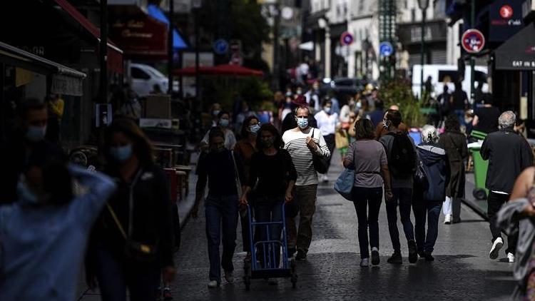 Paris’te maske takma zorunluluğu kaldırıldı