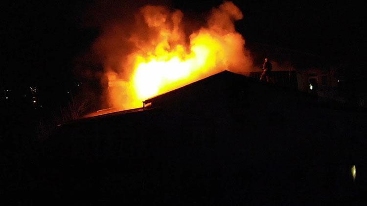 Kırıkkalede korkutan yangın: Mahalleli sokağa döküldü