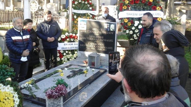 Lefter Küçükandonyadis, kabri başında anıldı