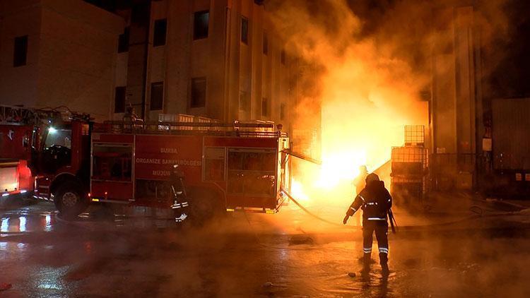 Bursada fabrika yangını Patlamalar meydana geldi