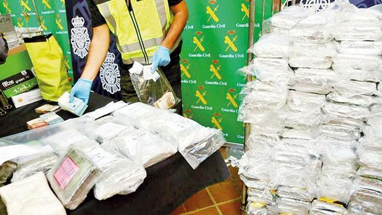 4.9 ton kokaine 15 tutuklama