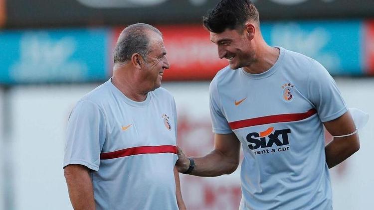 Son dakika: Galatasarayda Albert Riera, Domenec Torrentin ekibne katıldı