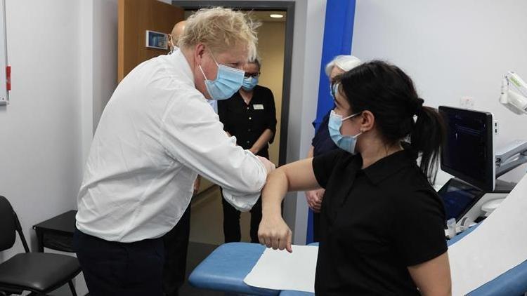 İngiltere hükümeti  koronavirüs kısıtlamalarını gevşetmeye hazırlanıyor