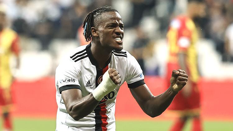 Beşiktaşın golcüsü Batshuayi, Aboubakar’ı yakaladı