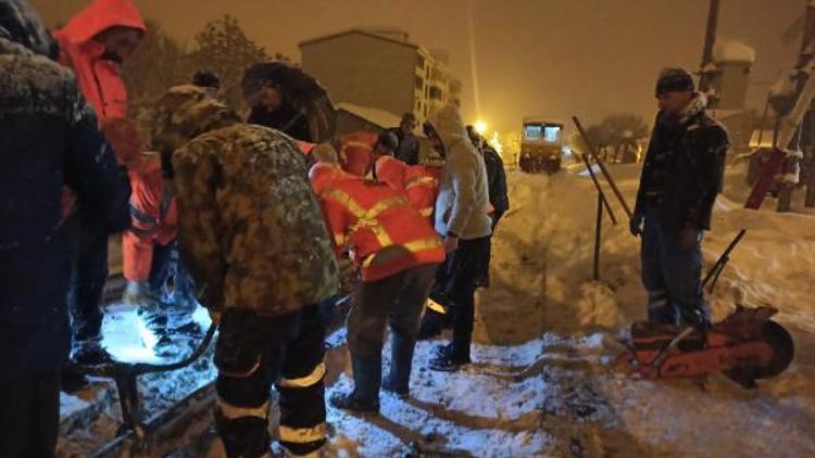 Rayın yerinden çıktığı demir yolundaki kar temizliği sırasında fark edildi