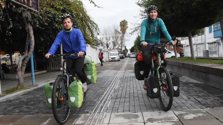 Balayında bisiklet turuna çıkan çift, 6 bin kilometre...