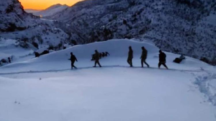 Kayıp keçileri jandarma bularak sahibine teslim etti