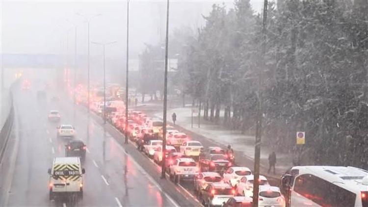 Karayolları Genel Müdürü uyardı Zorunlu olmadıkça trafiğe çıkmayın