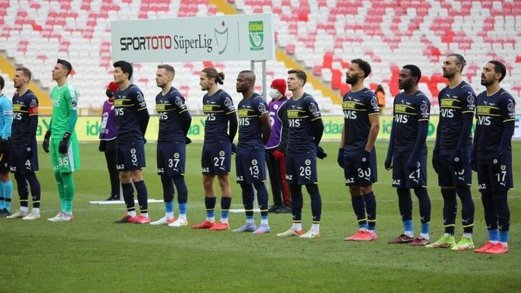 Son dakika: Fenerbahçede çifte sakatlık Başakşehir maçında...