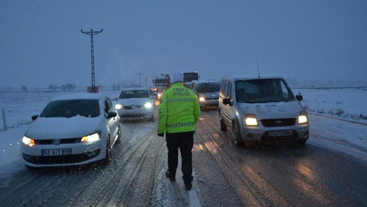 Konya - Adana karayolu 16 saattir trafiğe kapalı