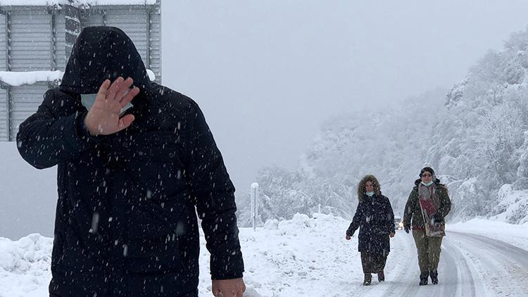 Zonguldakta araçlar yolda kaldı, kilometrelerce yol yürüdüler