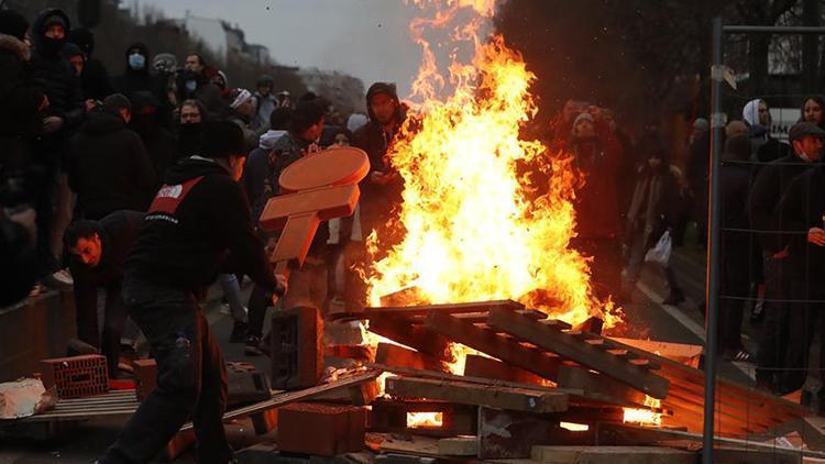 Avrupanın kalbinde on binlerce gösterici polisle çatıştı