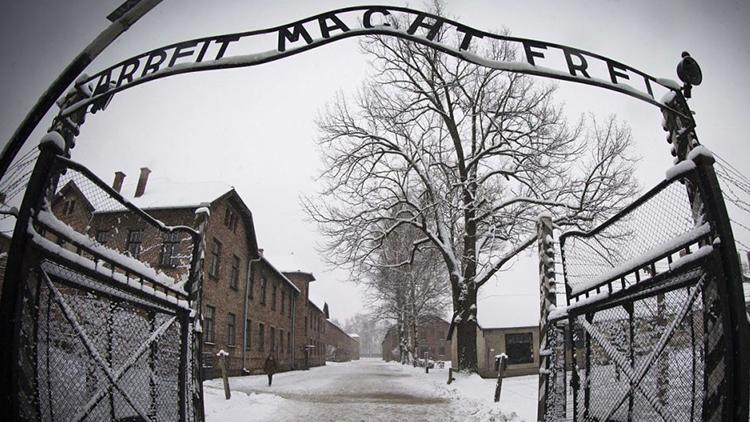 Auschwitzte Nazi selamı veren Hollandalı bir turist gözaltına alındı