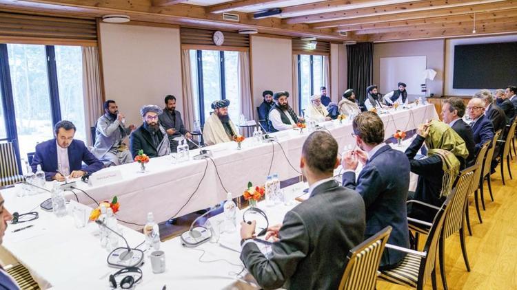 Taliban heyeti Batı ile masada