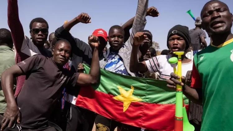 Burkina Fasoda askerler neden Cumhurbaşkanı Kaboreyi devirdi