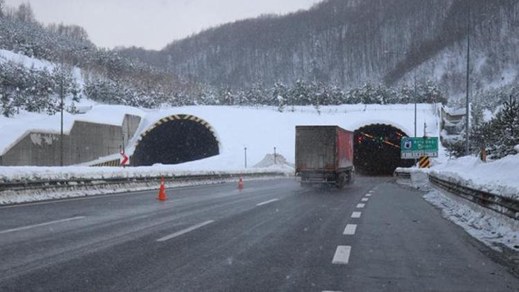 Son dakika... İstanbul-Ankara Otoyolu Bolu Dağı Geçidi ulaşıma kapatıldı