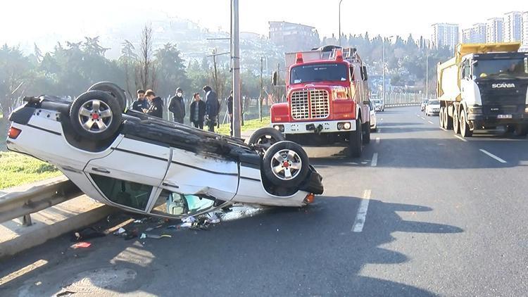 Gaziosmanpaşada bariyerlere çarpan araç yan yattı