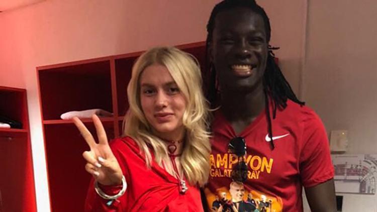 Aleyna Tilkiden Bafetimbi Gomis paylaşımı Galatasaraya transfer...