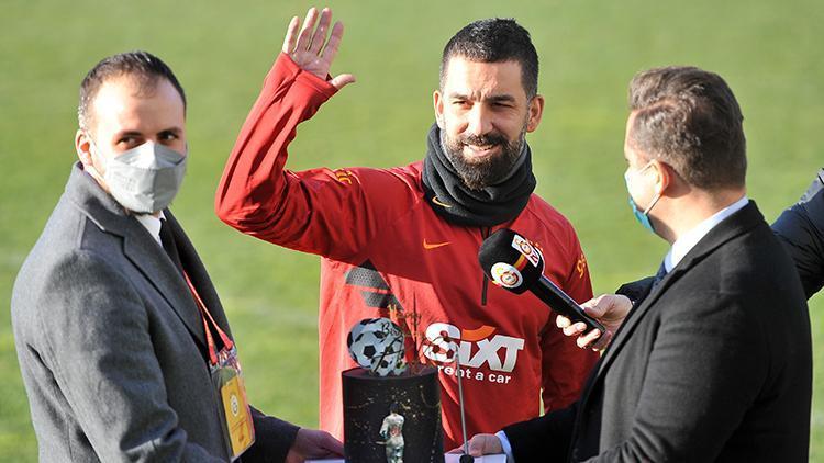 Galatasarayda Kaptan Arda Turana doğum günü sürprizi