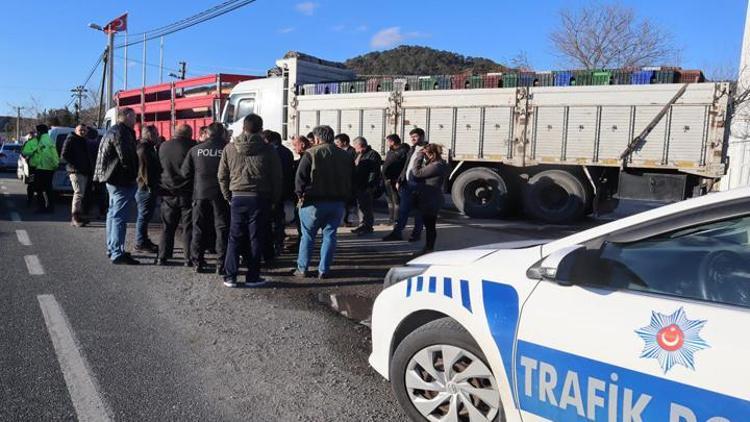 Kira alamıyoruz dediler, kamyonlarla benzinliğin giriş çıkışını kapattılar