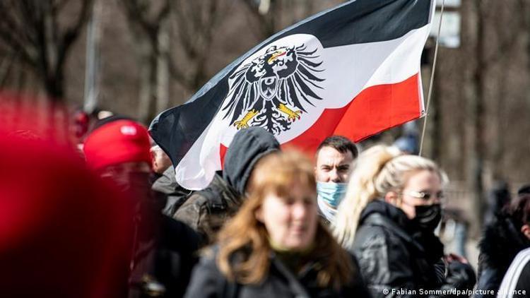 Alman aşırı sağcılar, yurt dışındaki korona gösterilerinde